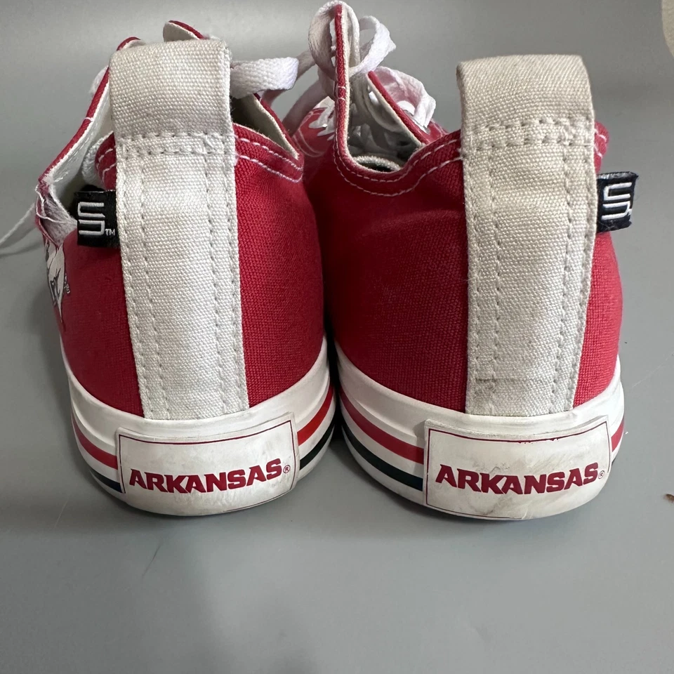 Zapatos Skicks University of Arkansas Hogs parte superior baja hombres 9 mujeres 11 DEFECTUOSOS Foto 3 de 4