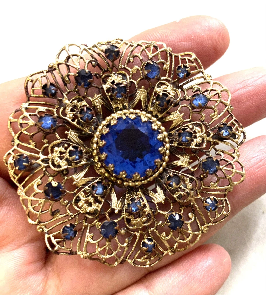 4.677 Vintage brooch, gold tone, filigree, blue crystal, Czechoslovakia