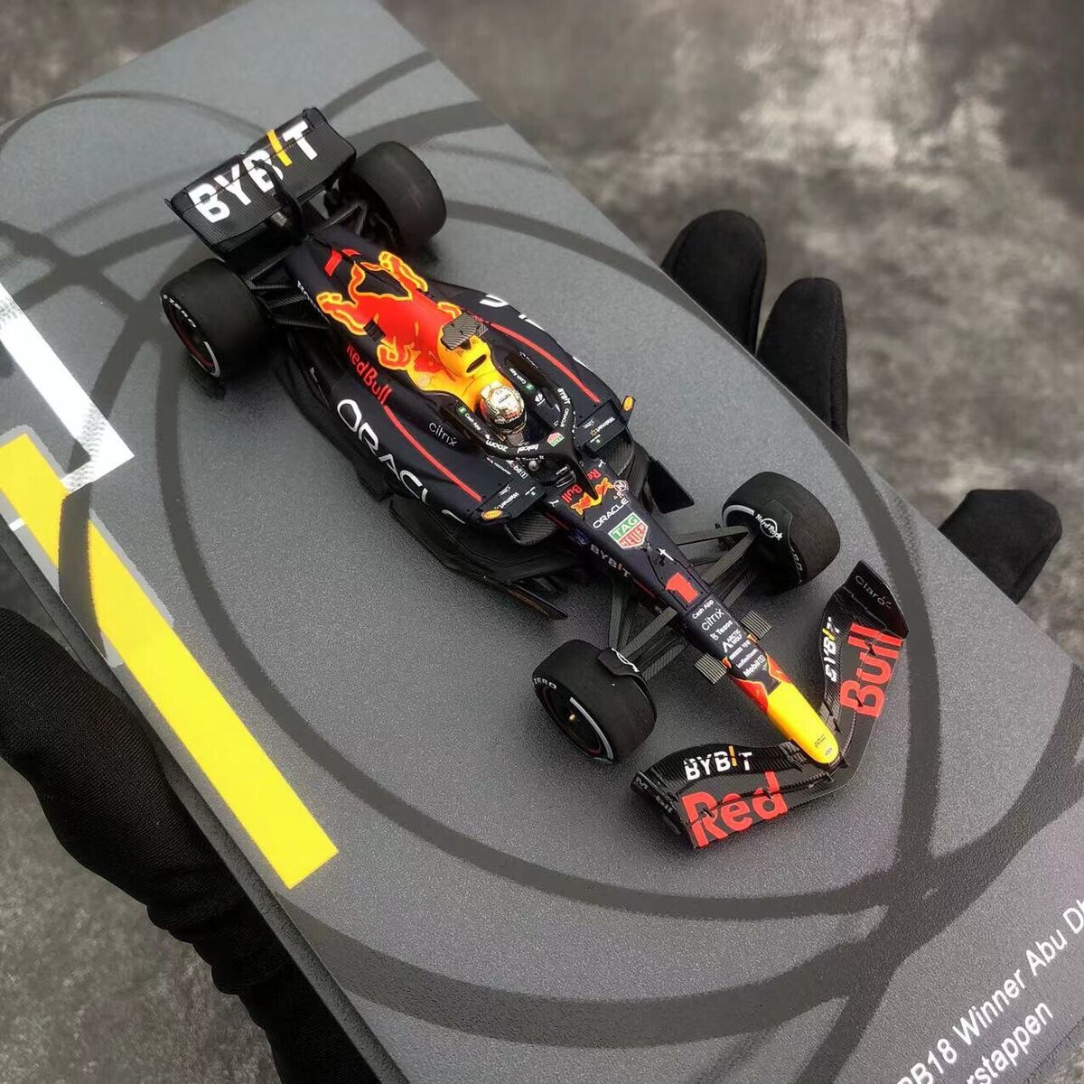Spark 1/43 Oracle Red Bull RB18 Winner GP Abu Dhabi 2022 #1 Spark 1/43 Oracle Red Bull RB18 Winner GP Abu Dhabi 2022 #1