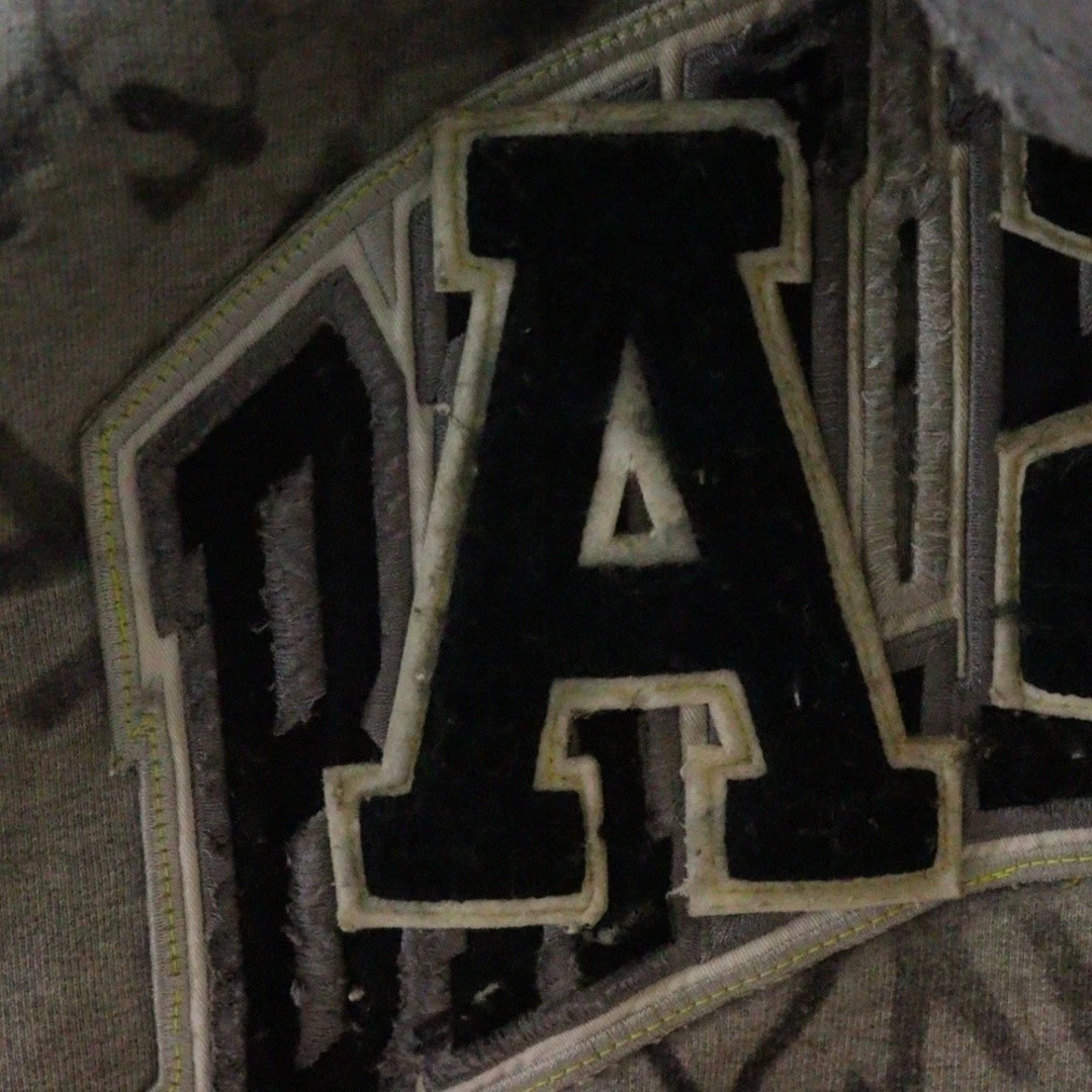 Felpa con cappuccio e zip BALENCIAGA 24SS grafica vernice pattinatore grigio 744457 TOVA8 usata