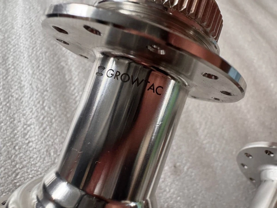 Set mozzi disco GROWTAC EQUAL 24H argento Shimano 11/12s asse passante solo m... - Immagine 2 di 2