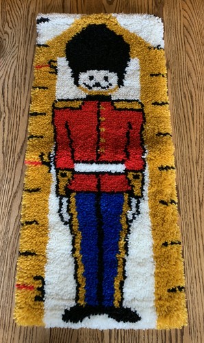 Vintage Weihnachten Spielzeug Soldat Riegel Haken Teppich Wanddekoration 16"x36" fertig - Bild 2 von 10