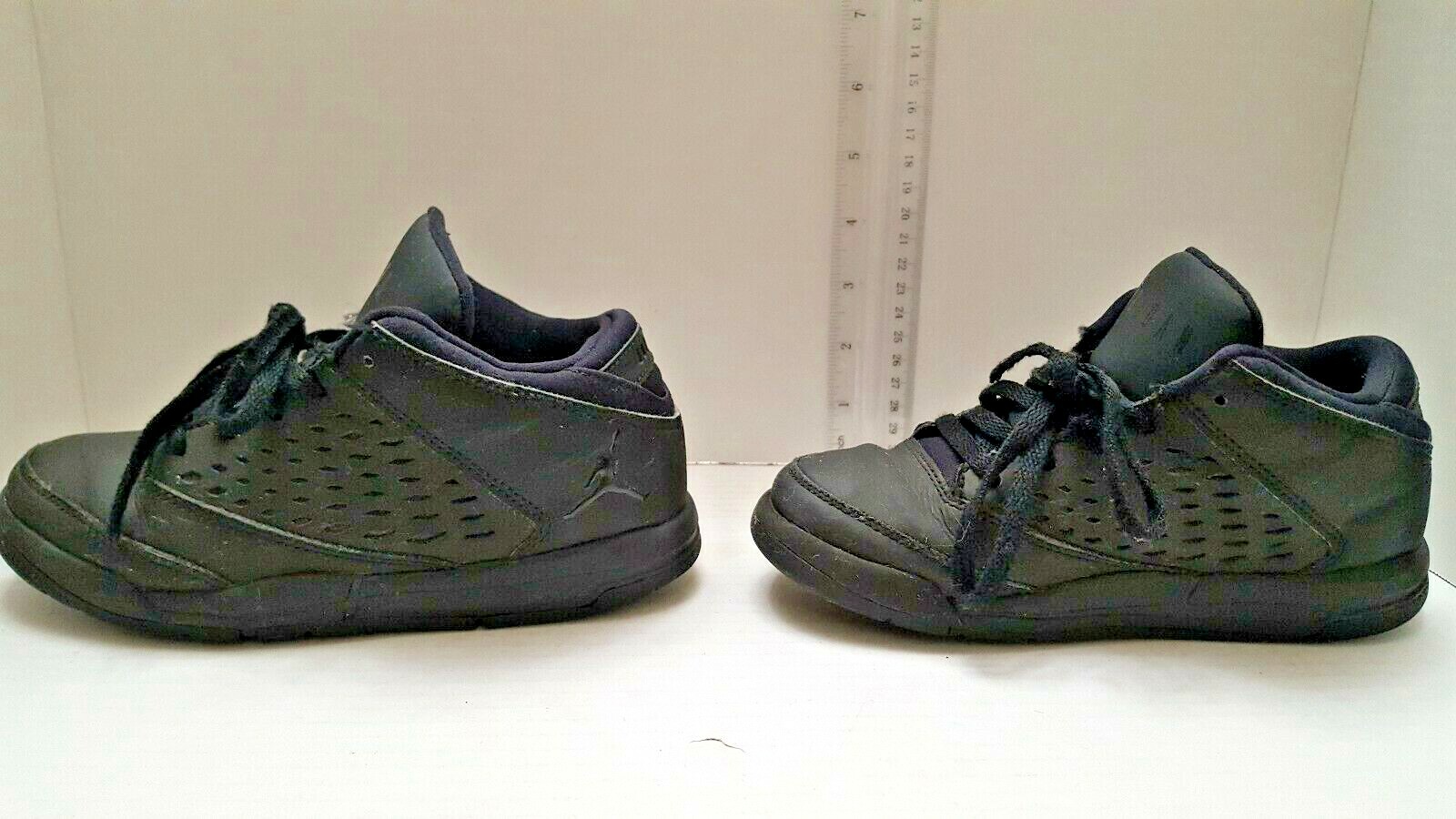 Nike Air Jordan Black on Black Basketball Shoes Size… Gem