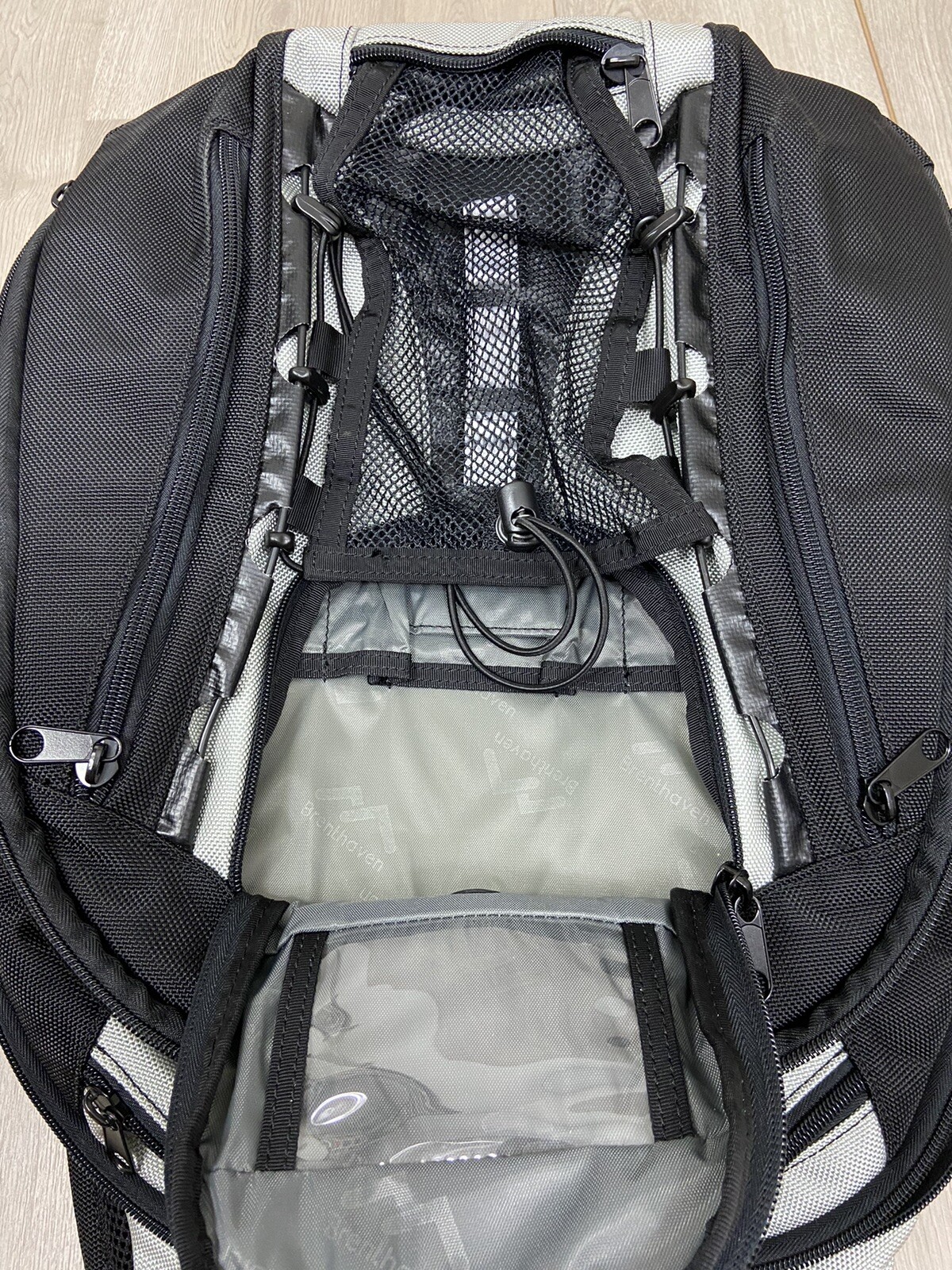Brenthaven Black Expandable Trek Backpack Laptop Protection titanium