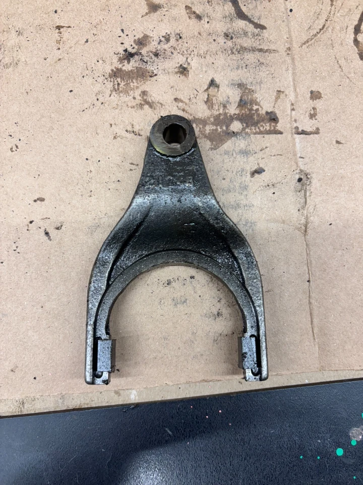 Dodge D100 D150 1981 86 1987 4x4 eje delantero Dana 44 horquilla selectora de cambios OEM Foto 2 de 4