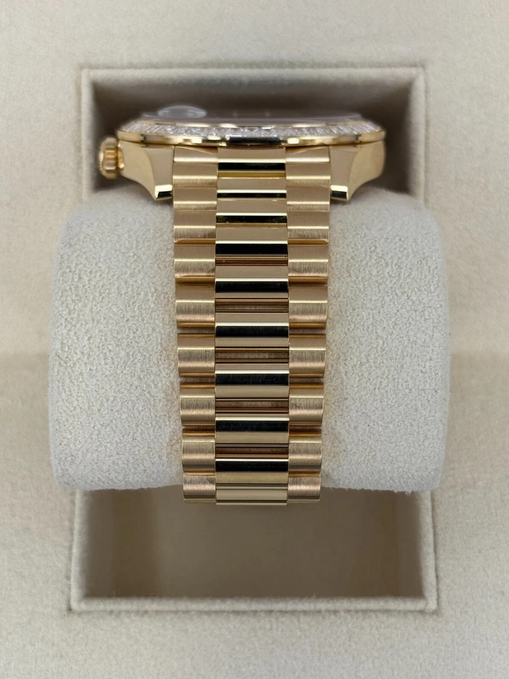 Rolex Day-Date 2023 40 mm 228398TBR presidencial oro amarillo esfera verde Foto 4 de 4