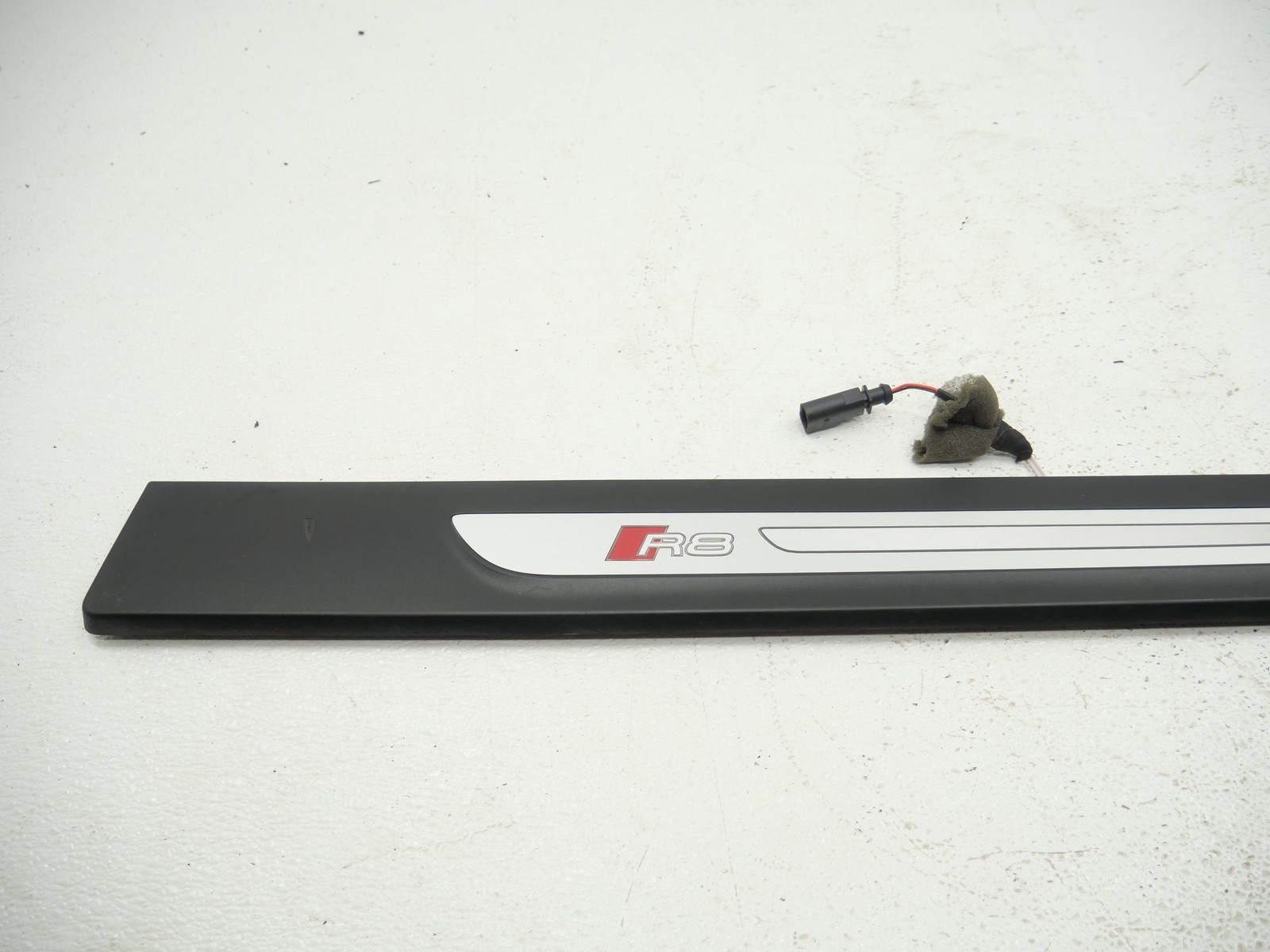 Audi R8 Spyder 2017-2023 Front Right Rocker panel trim P/N 4S0853372