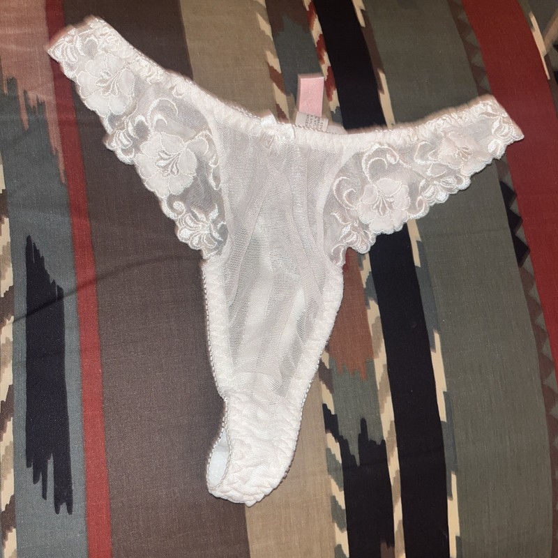 Vintage Victoria Secret Y2K Medium Lace Thong 