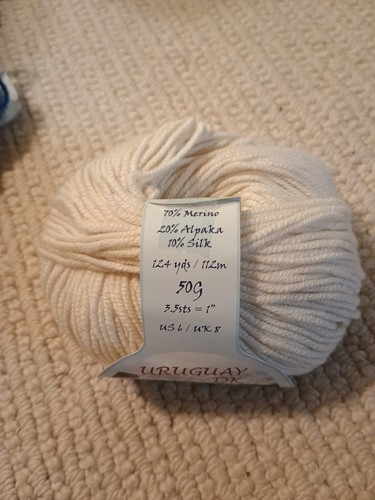 Queensland Collection Uruguay Dk, Merino, Alpaka, Silk ,Fiber Yarn - Picture 3 of 4