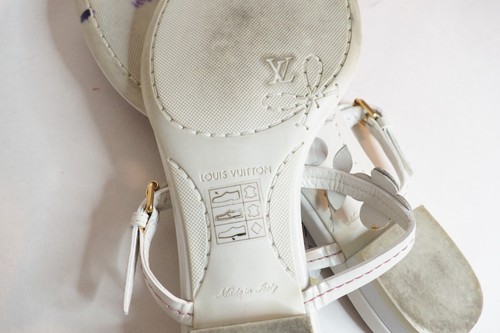 Louis Vuitton White Leather Floral Thong Buckle Sandals, Size 5 (US) 35 (EU) - Picture 9 of 10