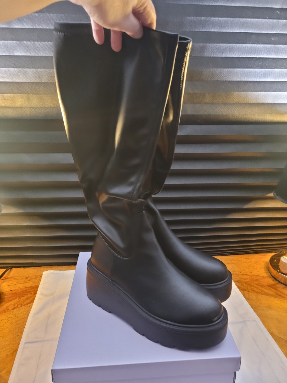 SAOLA Stivali Top Nova al ginocchio suola grossa 10 nuovi con etichette neri