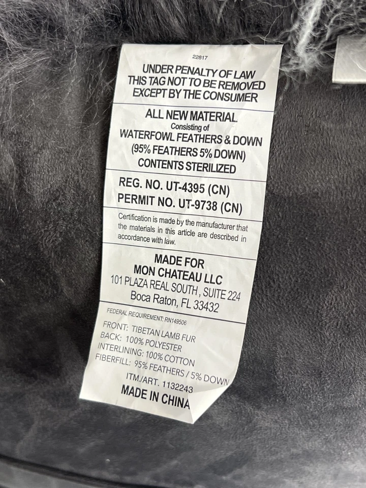 Almohada cuadrada de piel de cordero tibetano Mon Chateau gris plata 17" 95 % pluma 5 % plumón Foto 3 de 4