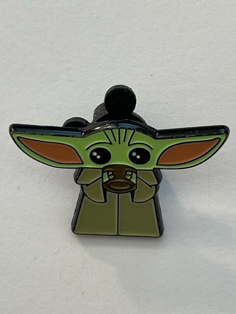 Disney Trading Pins Star Wars The Mandalorian The Child with Soup (C1)