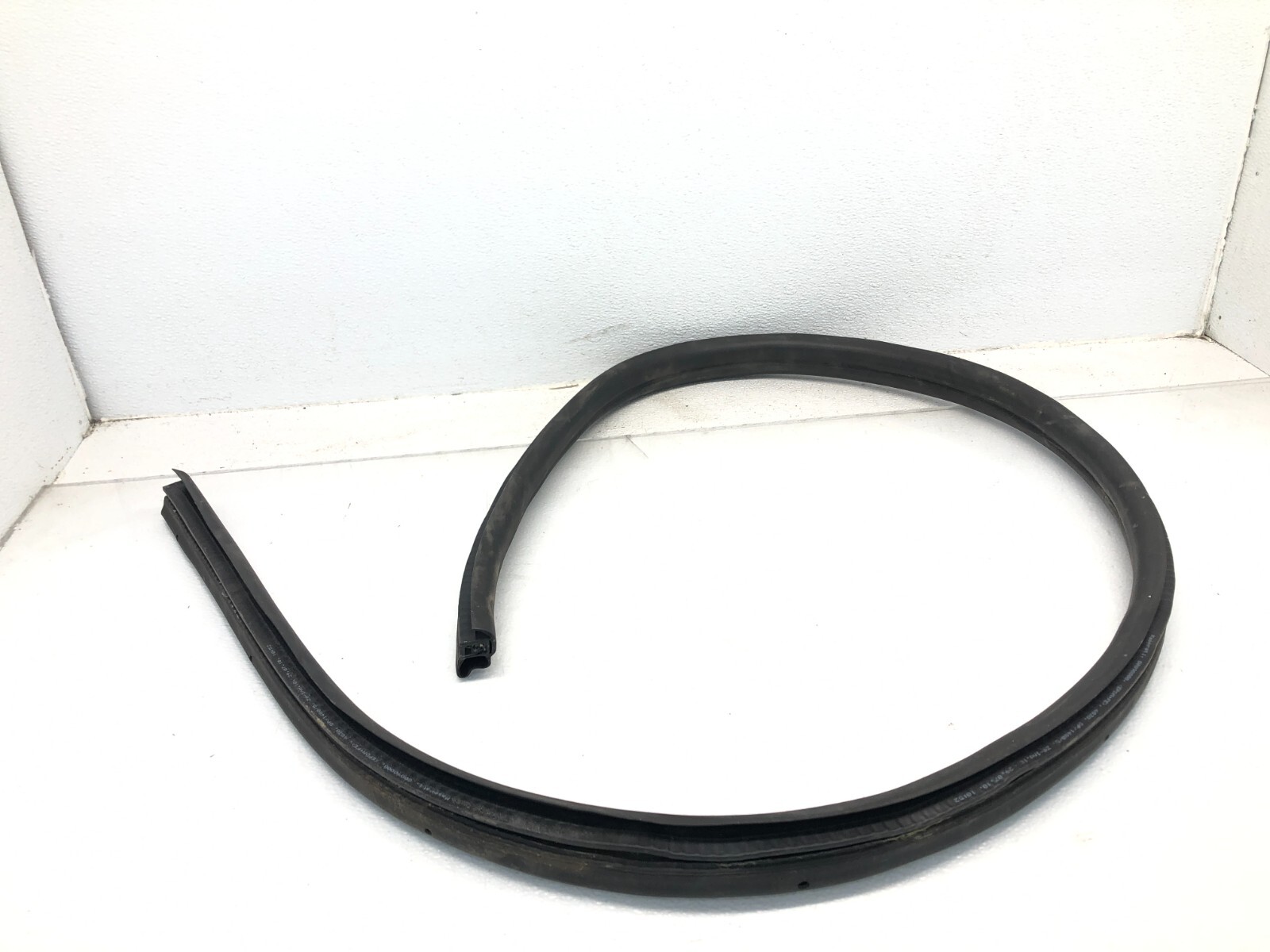 2008-2019 MASERATI GRANTURISMO S M145 LEFT FRONT DOOR WEATHERSTRIP SEAL OEM