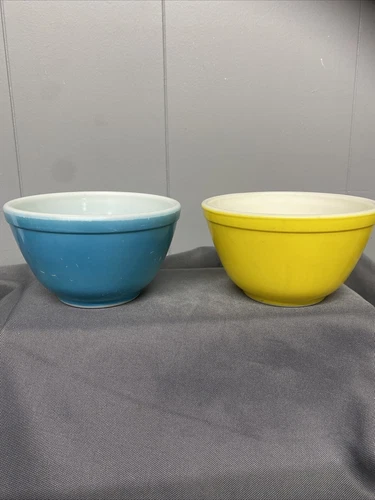 VTG Pyrex ❤️ Ovenware 1 Blue, 1 Yellow 1 1/2 Pint Primary Color Mixing Bowls