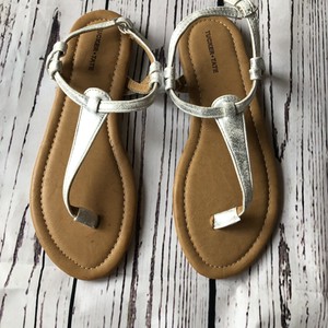 tucker and tate sandals