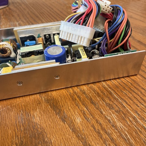 Alimentatore DC 3Y YM-5201B 200 W opzione uscita AR usato - Foto 4 di 4
