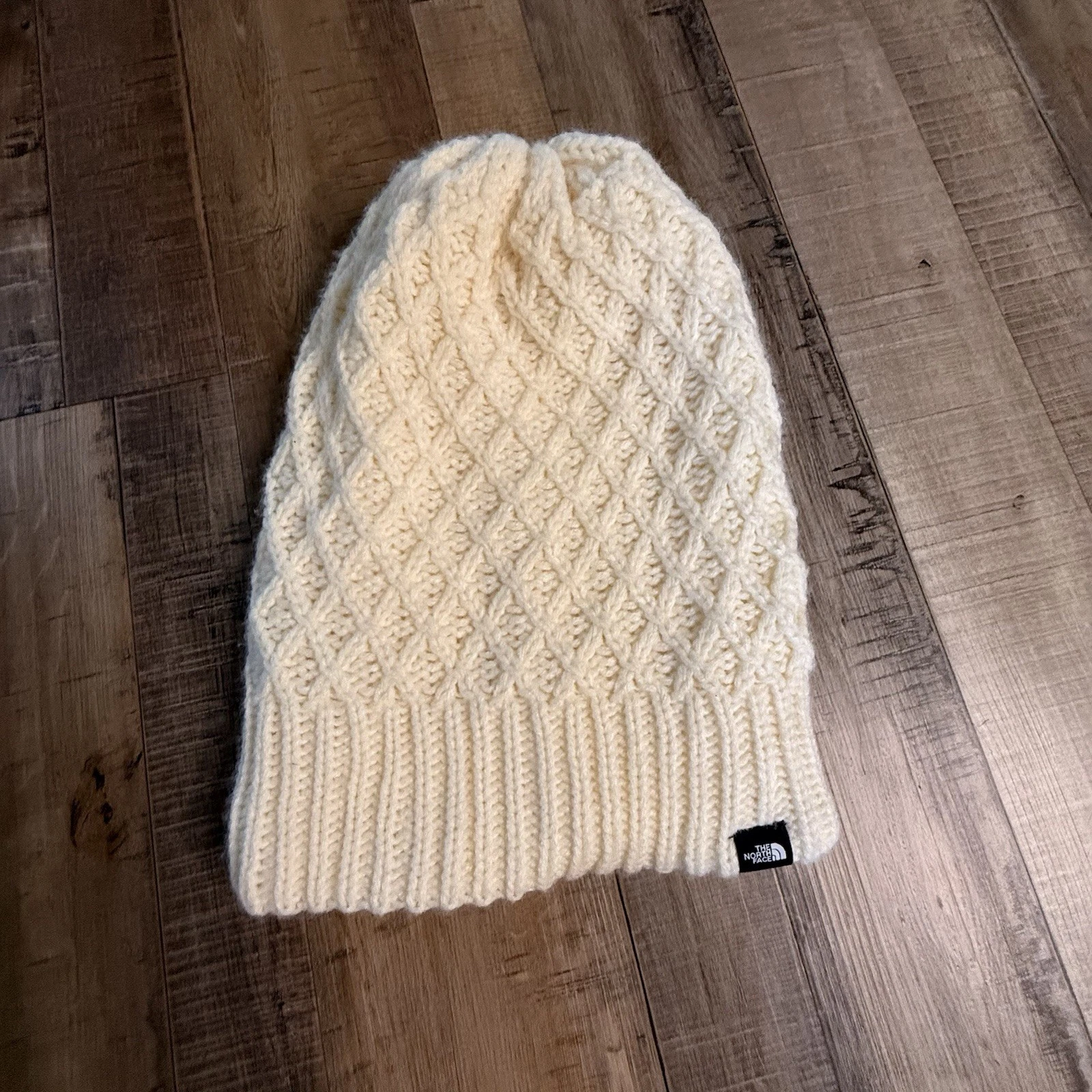 The North Face Cream Cable Knit Beanie Hat Fleece Lined One Size-perfect cond
Opens in a new window 