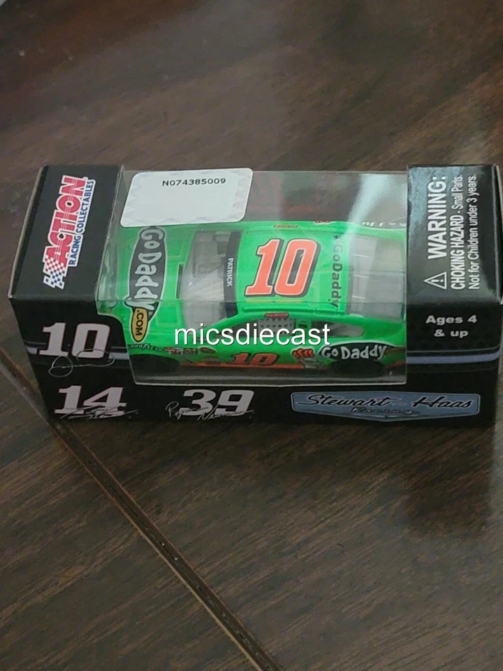 NUEVO Gold Series 2013 Danica Patrick #10 GoDaddy 1:64 acción diecast SHR NUEVO EN CAJA Foto 2 de 3