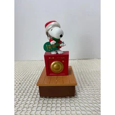 2011 Hallmark Peanuts Wireless Band Snoopy figurine Good Condition Broken Guitar