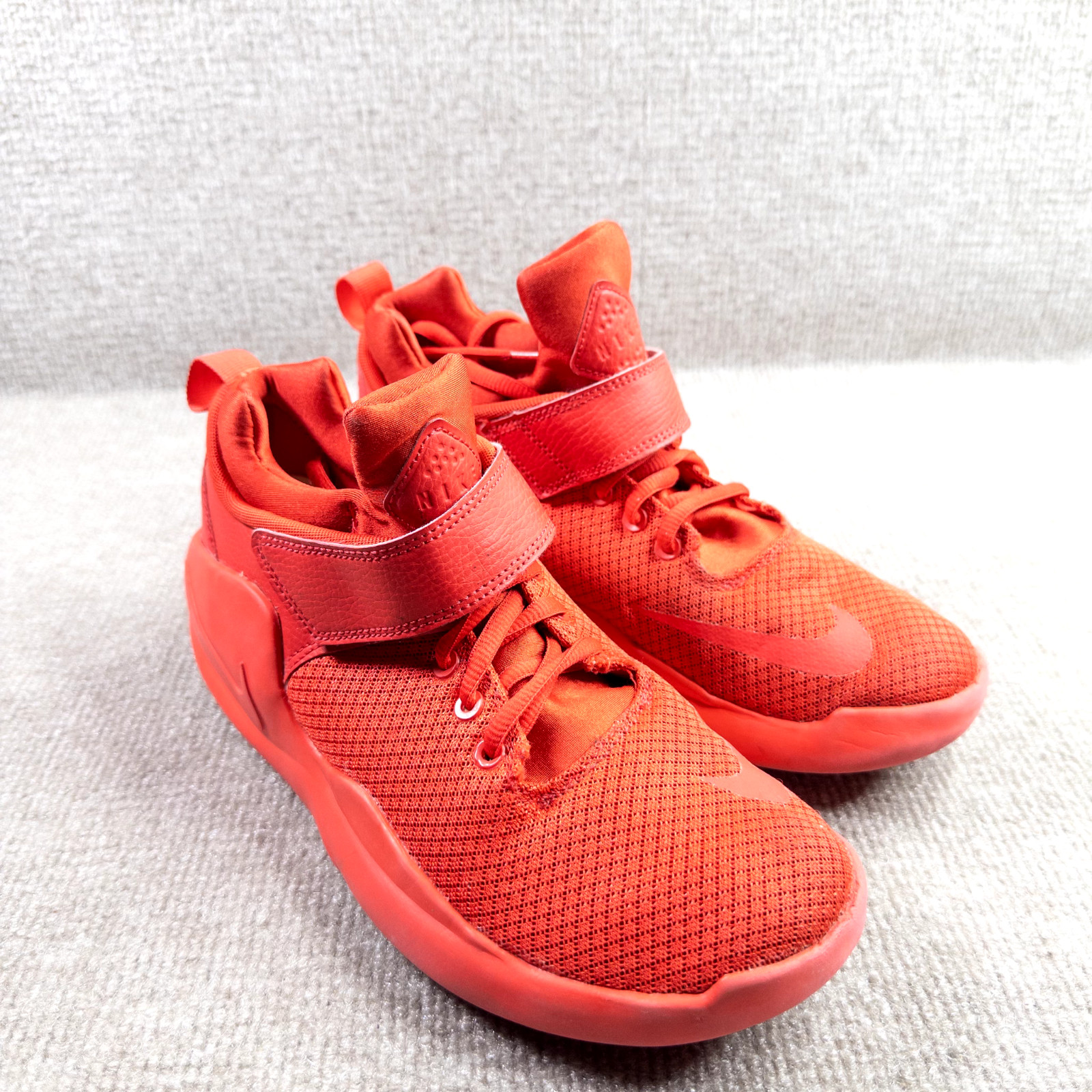 Boys Size Us 5.5 Red Sneakers 845075-600