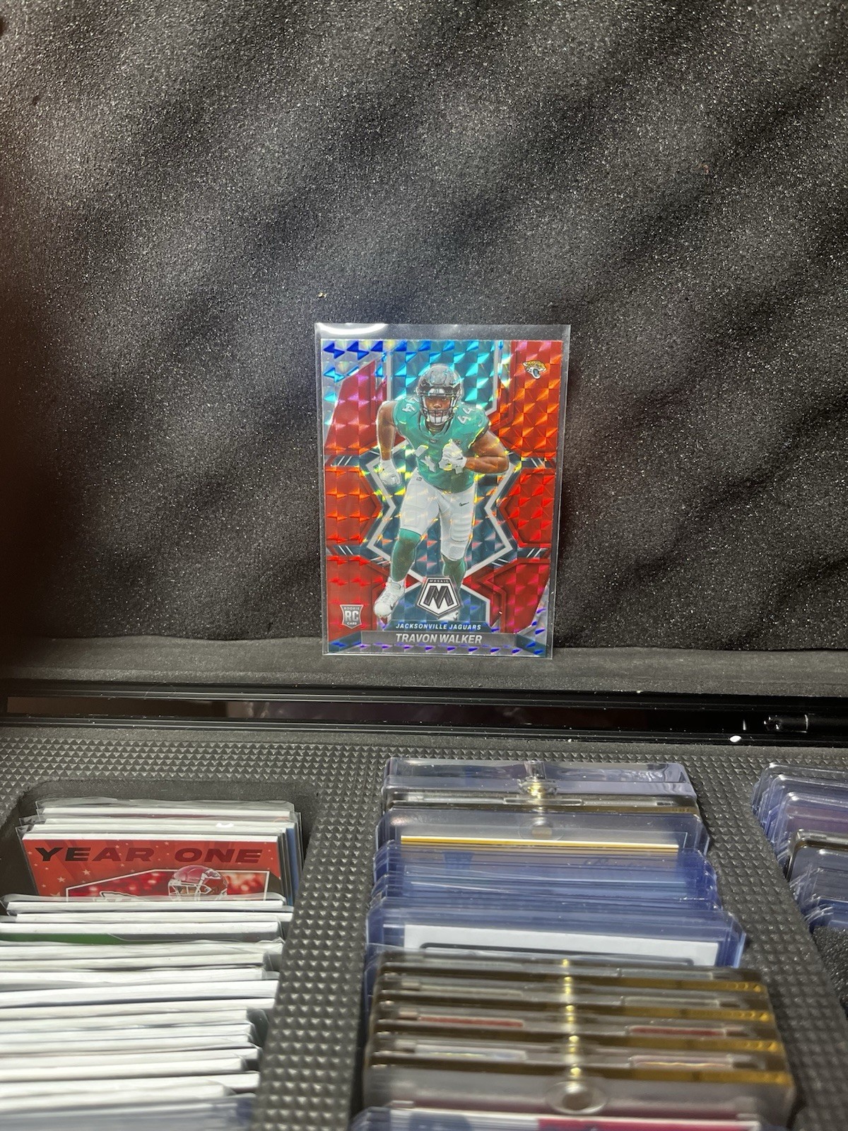 2022 Panini Mosaic - Rookies Travon Walker #333 Red Mosaic Prizm (RC)