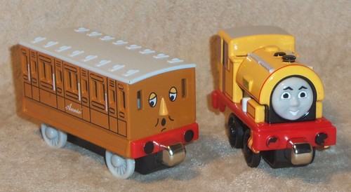 Thomas der Zug magnetisch Druckguss Metall Take Play Bill Tank Engine & Annie Car