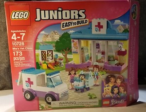 lego juniors mia's vet clinic