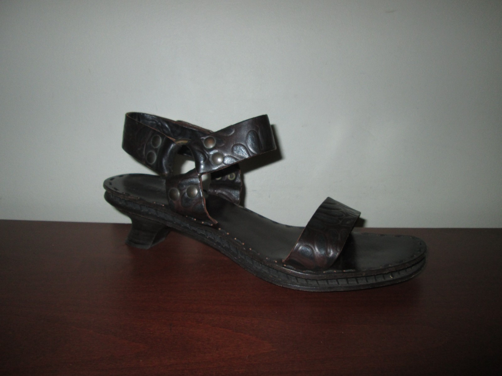 FENDI Brown Floral Embossed Leather Ankle-Strap Medium Heel Sandals Sz Sz Sz 40 ITALY ef4fe5 FENDI Brown Floral Embossed Leather Ankle-Strap Medium Heel Sandals Sz Sz Sz 40 ITALY ef4fe5