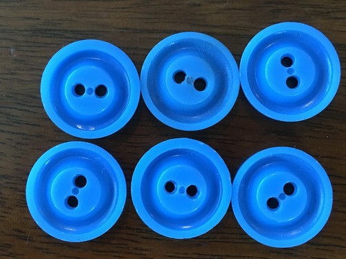 6 Vintage plastic buttons lot blue 2 hole sew through 5/8" - Picture 4 of 4