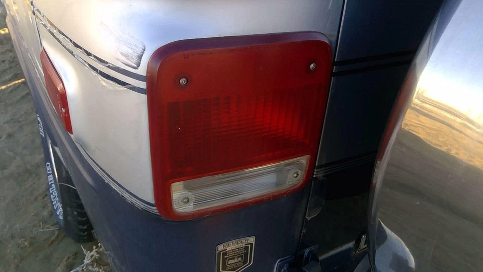 Luz trasera izquierda conductor camioneta Chevy G20 1985-1995 lámpara de freno trasera OEM Foto 3 de 4