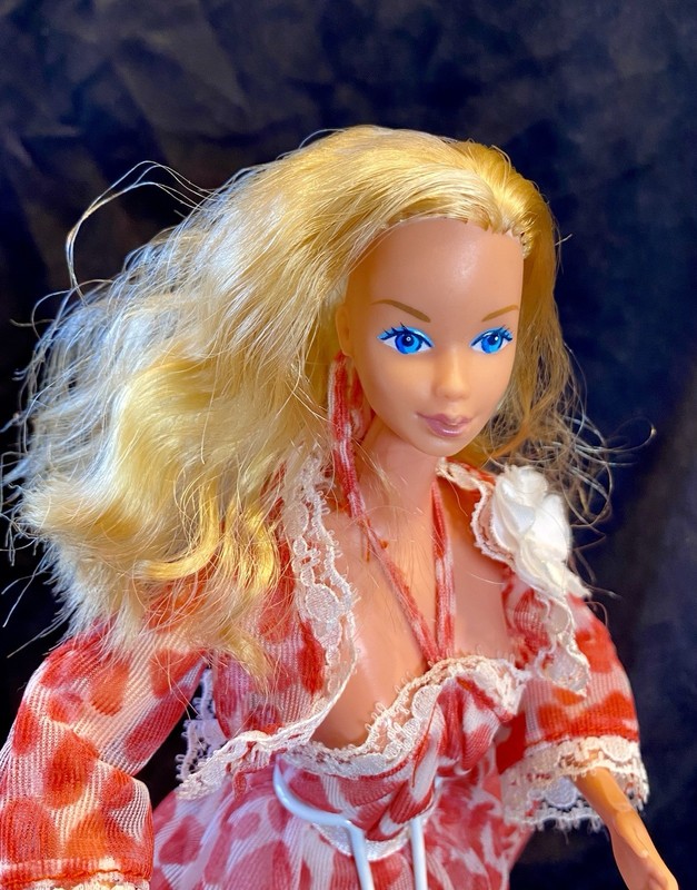 Mattel Barbie Doll - 2597 Kissing Barbie W Pak Outfit