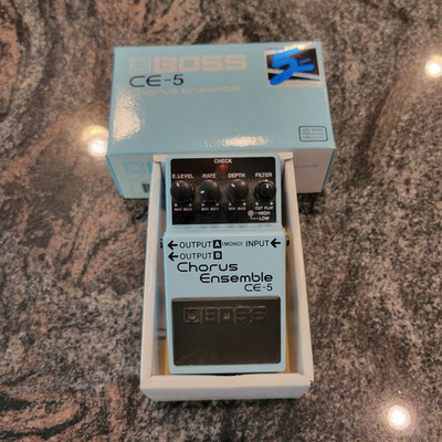 BOSS CE-5 Chorus Ensemble Analog Chorus Effects Pedal for Electric Guitar