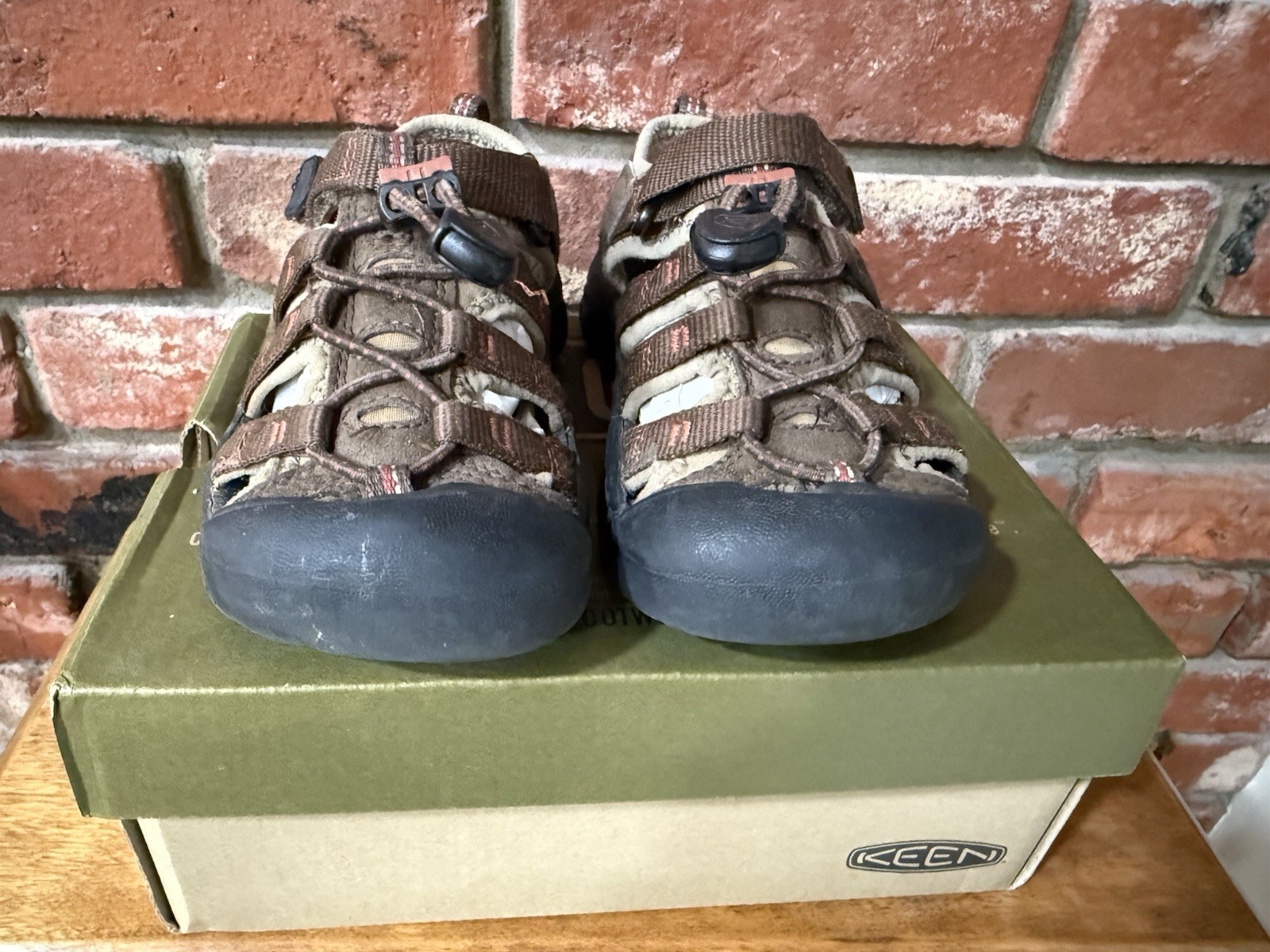 Sandali all'henné Keen Newport H2 ardesia neri bruciati bambino ragazzo ragazza scarpe taglia 12