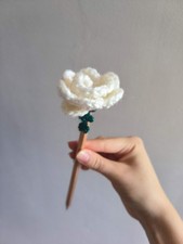 Crayon à papier avec fleur blanche au crochet - déco - fait main