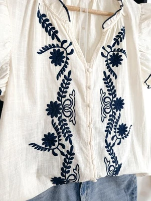 Blouse beige brodée - Photo 1/4