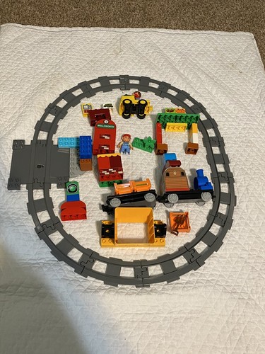 Lego Duplo  Train Track Pieces 12 Curves, 1 Straight 1 Platform Train Parts Lot - Picture 2 of 15