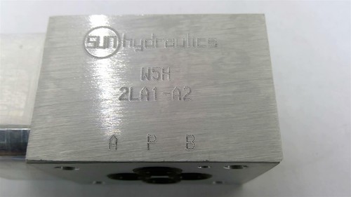 Sun Hydraulics W5H 2LA1-A2 Valve manifold - Picture 3 of 9
