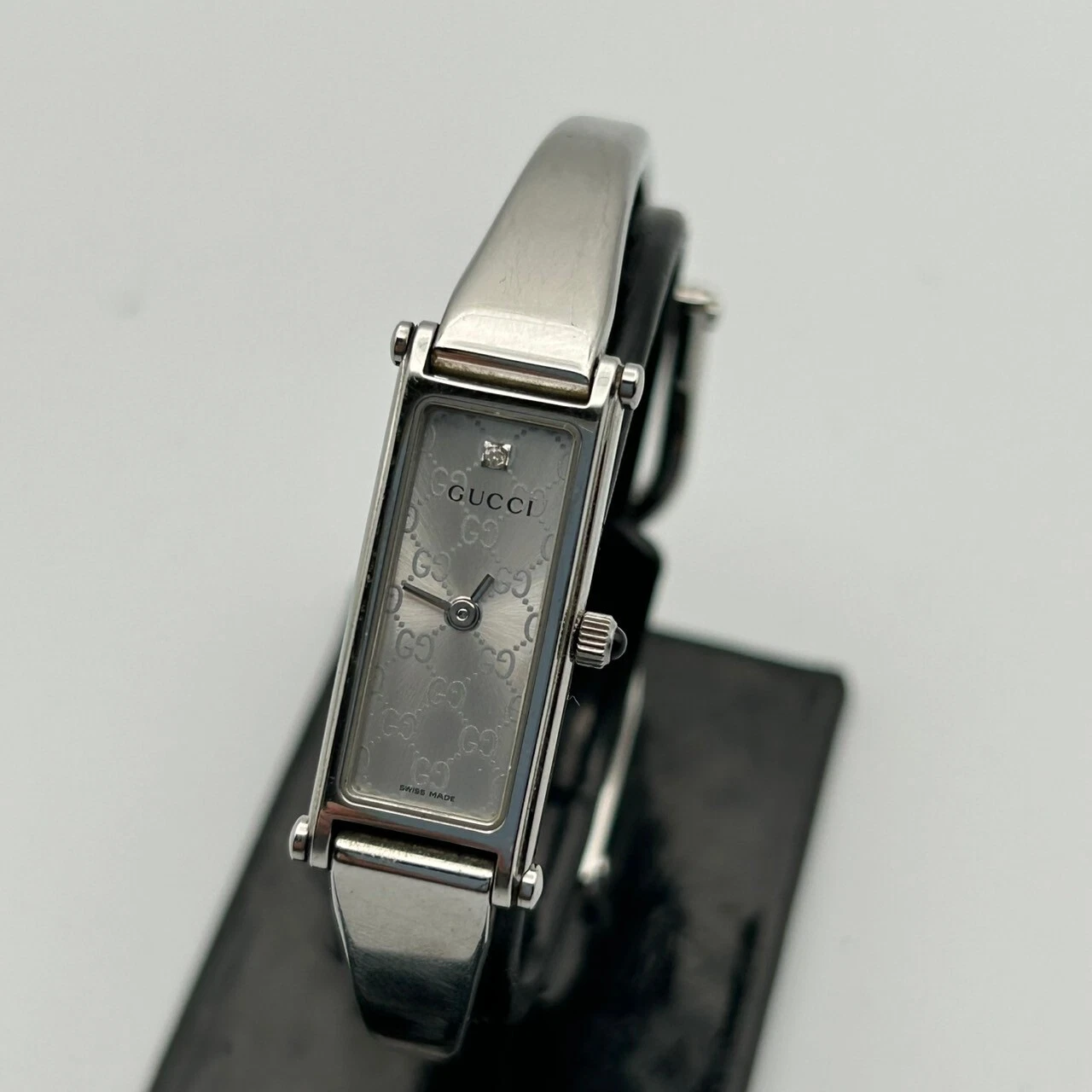 Authentique montre bracelet GUCCI 1500L diamant pile neuve couleur SLV 