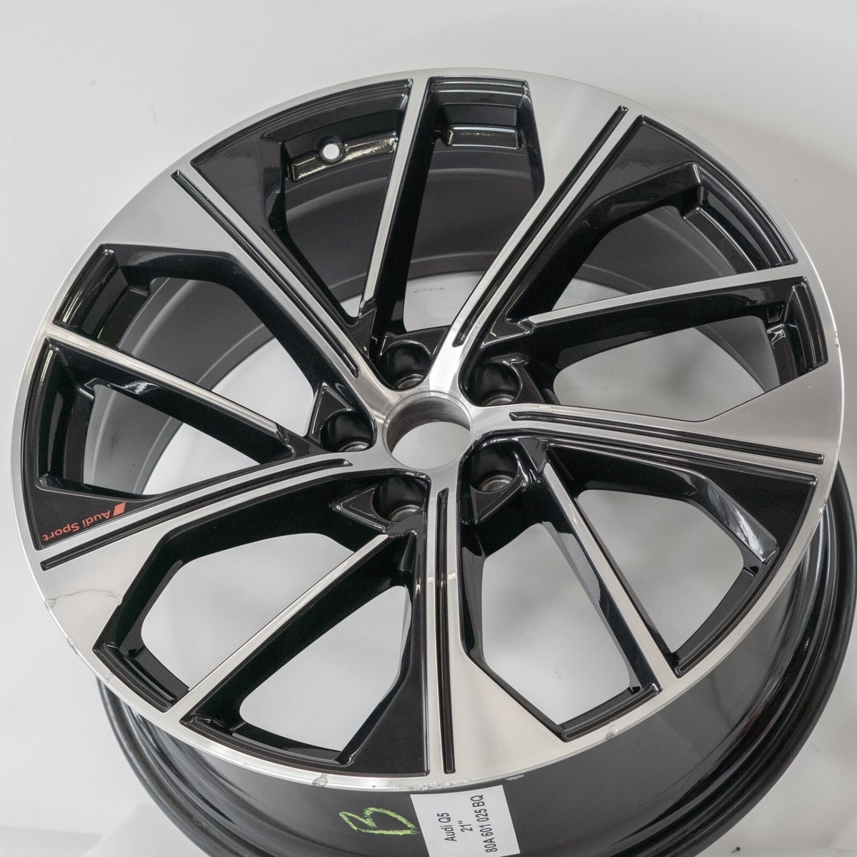 y_o770425 Audi SQ5 21