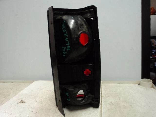 Luz trasera izquierda del conductor bisel negro para Chevrolet S10 Blazer 85-94 S15 Jimmy C Foto 2 de 2