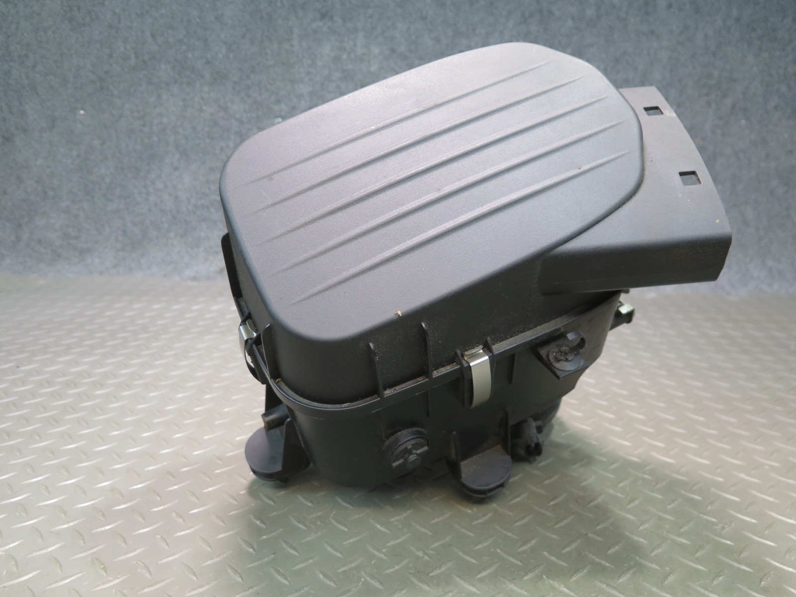 2014-2020 MASERATI GHIBLI M157 SQ4 3.0L ENGINE RIGHT AIR CLEANER FILTER BOX