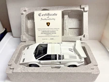 “Wolf of Wall-Street” AUTOart Signature 74537 Lamborghini Countach 25th Ann 1/18