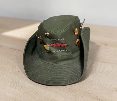 Vntg Aussie Ayers Rock Boonie Hat Central Australia Souvenir W/ 6 Pins Bucket