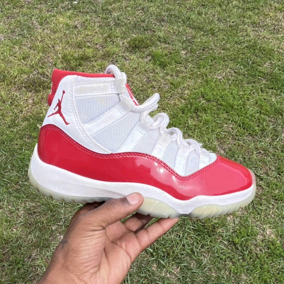 Jordan Kids Red and White Mesh Sneakers Jordan 12 Retro  main image 3