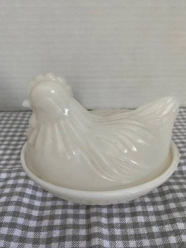 Vtg Salt Cellar Milk Glass Chicken Hen on a Nest Candy Dish Covered 4 1/2 " EUC