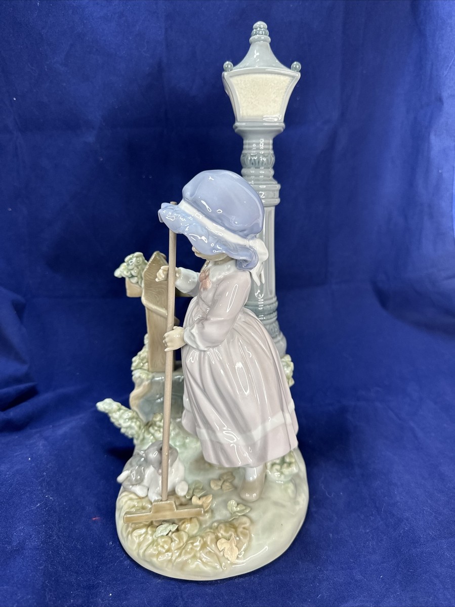 LLADRO Fall Cleanup 5286 Retired Porcelain Figurine MINT Retired