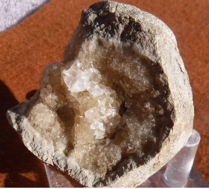 Secondary Scalenohedron Calcite on Rhombohedral  Calcite Highly Fluorescent; Wyo