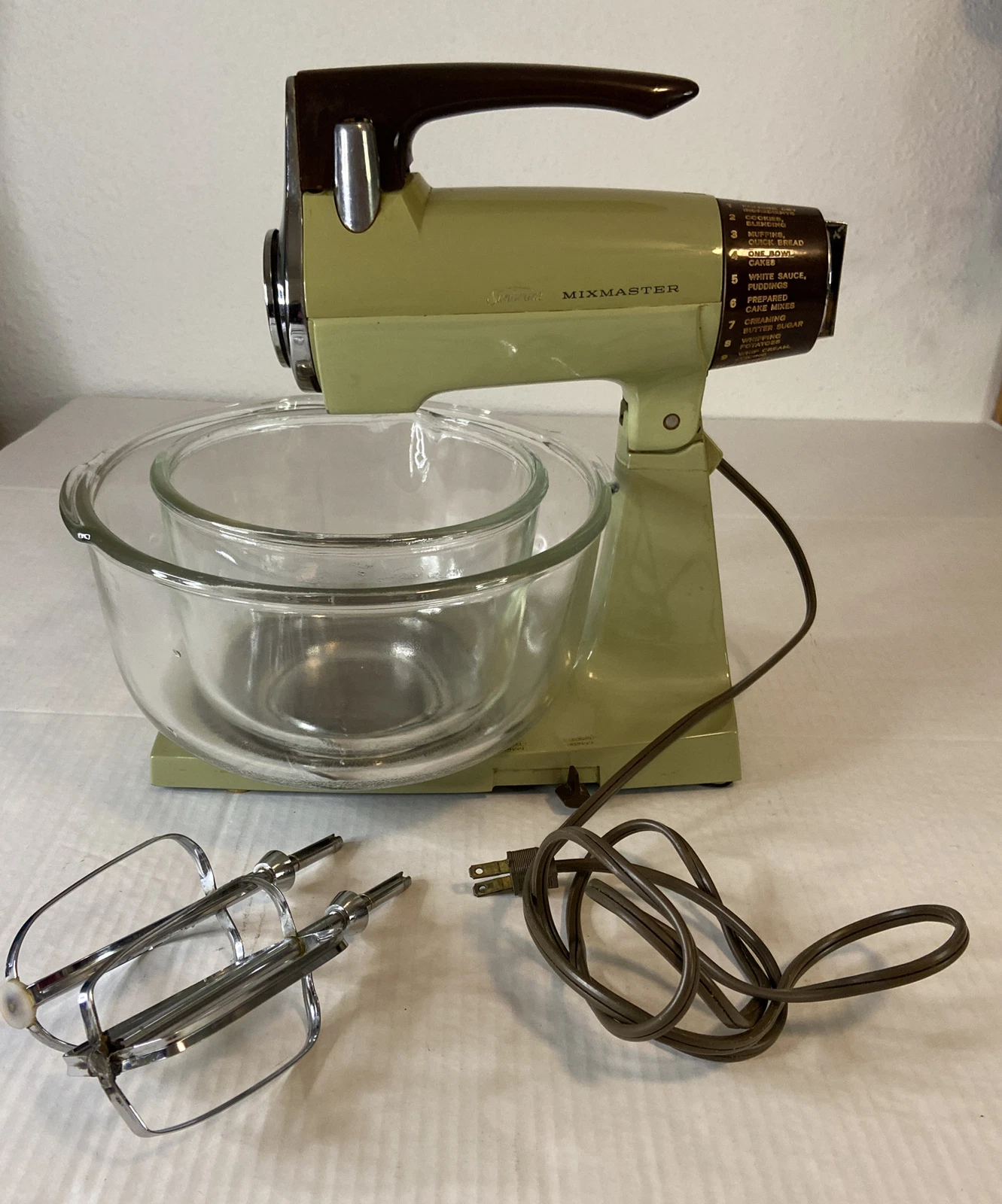 Vintage Sunbeam Mixmaster 12 Speed Mixer Avocado Color Cover Bowl & Beaters MCM