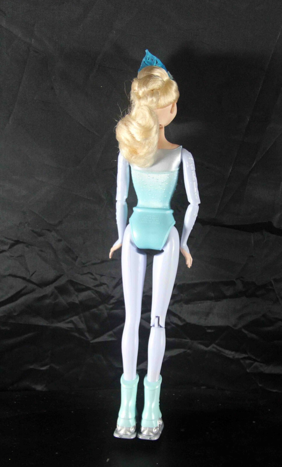 Disney Frozen Elsa Ice Skating Doll eBay